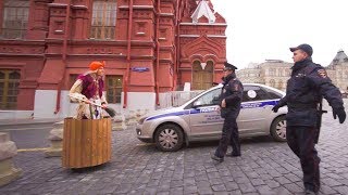 Пранк! БАБКА на ГИРОСТУПЕ 4! Что случилось у Кремля?! | GRANNY in RUSSIA Prank