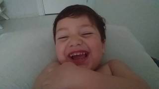 Eymenle gıdıklama oyunu oynadık bakalım nerelerinden gıdıklanıyormuş || Funny Kids Video