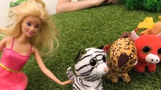 Приключения Барби в игрушечном зоопарке. Видео для Детей