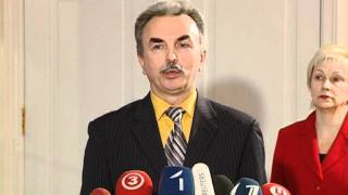 Satversmes tiesa nolemj neapturēt referenduma norisi
