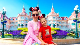 Diana dan Roma mengunjungi Disneyland