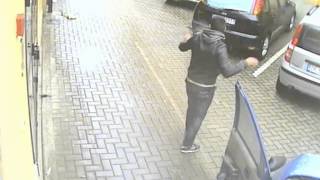 Bologna: ucciso dal ladro in fuga, le immagini della telecamera di sorveglianza