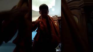 Sulap sarung menembus leher
