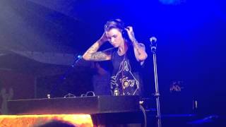 RUBY ROSE dj set at LESBIAN WOODSTOCK 2015 - 12/17