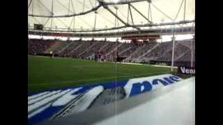 Zapata erra un gol.