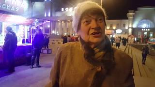 Реакция мамы  на игрушки . Мама в гостях