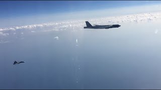 Перехват американских бомбардировщиков над Чёрным морем — видео