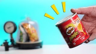 ЧТО ЕСЛИ СУНУТЬ ЧИПСЫ в ВАКУУМ ?! КАК ТАК... СЖИМАЕТ в ТРУХУ !!!