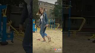 Ну... это... она... в туалет... сходила...