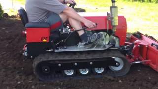 Минитрактор на гусеничном ходу/Minitractor on crawlers
