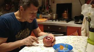 Как правильно и быстро порезать и почистить гранат?!))