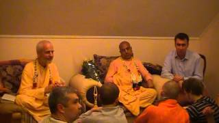 MOV25C Srila Bhakti Bibudha Bodhayan Maharaj  fokus Nighttime Kiev ...  Вечерний Киев