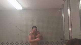 Kaken in der Dusche