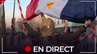 Manifestation des Gilets jaunes à Paris contre le pass vaccinal qui s’apprête à entrer en vigueur