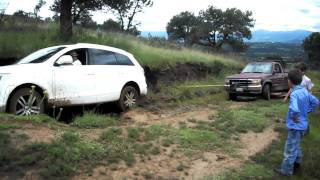 AUDI Q7 4.2 QUATTRO GET STUCK IN MUD