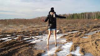 Louboutin on ice, high heels on ice, slippy high heels, ice crush with high heels (scene 315)