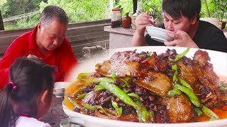 两斤五花肉+两斤尖椒，夏天就要这样吃，香辣肥而不腻，老爸的最爱！【三德子美食】