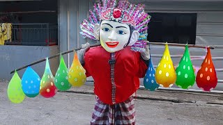 ONDEL ONDEL jualan BALON MENGGANTUNG AIR . isi kutukan hahaha