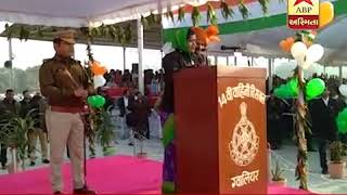 Madhya Pradesh Minister Imarti Devi asks the Collector to read out her RepublicDay speech