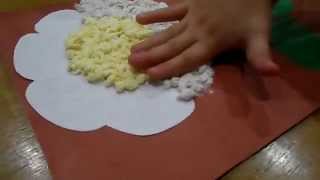 children's crafts and applications - DIY. Детская аппликация из бумаги и салфеток.( Цветок)