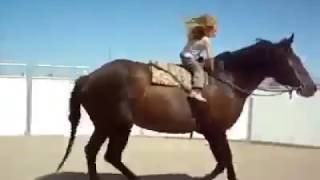 Маленькая всадница талант или лошадь гений. Вам решать. Мы за маму супер-тренера!