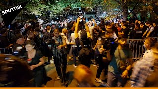 ქვების სეტყვა ჟურნალისტებისა და აქციის თავზე პარლამენტთან