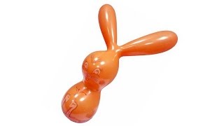 Надувание воздухом фигуры зайца из латекса