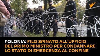 Polonia: filo spinato all'ufficio del Primo Ministro per condannare lo stato di emergenza al confine