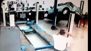 Автомобиль падает с подъемника Renault SANDERO CAR FALLS OFF LIFT Петровский автоцентр