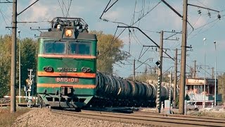 ВЛ15-011 с грузовым поездом, пл. Понтонная