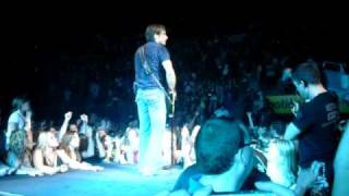 Keith Urban Yellin at Security