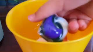 Два слайма из гель капсул Ariel и Tide