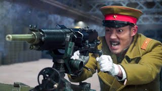 共軍潛入日軍機場，開車撞向日軍油庫，日軍將領瘋狂向車輛射擊卻無濟於事！ 抗日