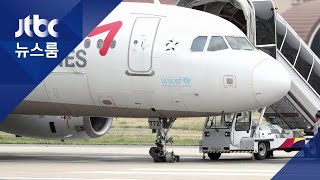 아시아나 여객기 공항 착륙 뒤 앞바퀴 '펑'…무더기 결항
