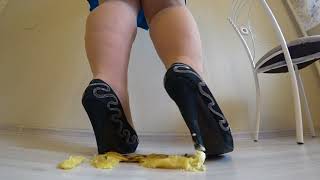 bbw in nylon pantyhose and high heels crush a banana heels. ( Trampling, crush )