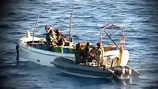 Евросоюз платит пиратам за "сдерживание" потока беженцев