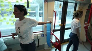 Conjuro de mujeres en el bus de Sevilla