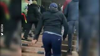 Бишкек, 6 октября -- Белый дом и ГКНБ взяты митингующими