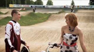 Zelta Zivtiņas reklāma BMX trasē