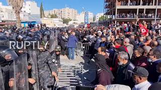 Tunisia: Tense scenes as thousands of protesters rally in Tunis