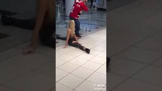 Girl curves a kiss by the splits