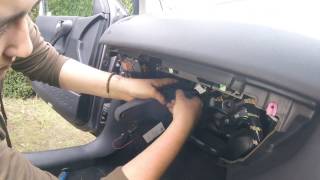 How to remove the glove box and Renault Megane module / Как снять бардачок и модуль Renault Megane