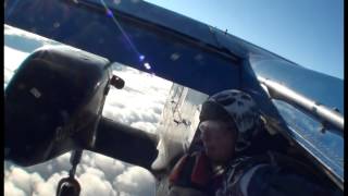 احمد الاشول يمني يقفز مظلي ويرفع علم اليمن في سماء بريطانيا  Yemeni guy with his flag in sky diving