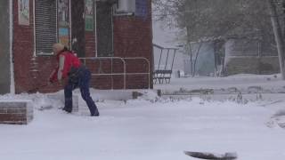 SPRING IN UKRAINE the snow in April 19.04.17. Весна в Украине. Харьков. область