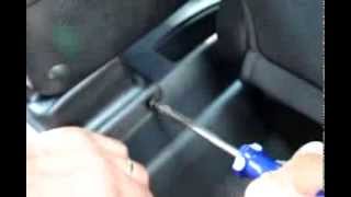 Установка подлокотника в Nissan Tiida