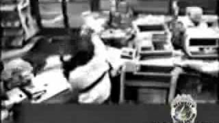 Storeowners Relentlessly Beat a Robber - NothingToxic.com