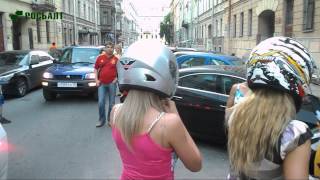 Байкеры с голыми подругами катались по городу