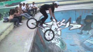 "kevin peraza"  practicando en cabeza de juarez mexico df  " skate park " 1/4