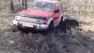Pajero 2 в грязи Kumho MT KL71