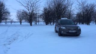 Toyota RAV4 на снегу 2